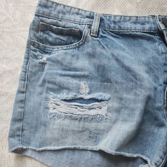 R19  GAP Sexy Boyfriend distressed ripped short shorts - Picture 3 of 7